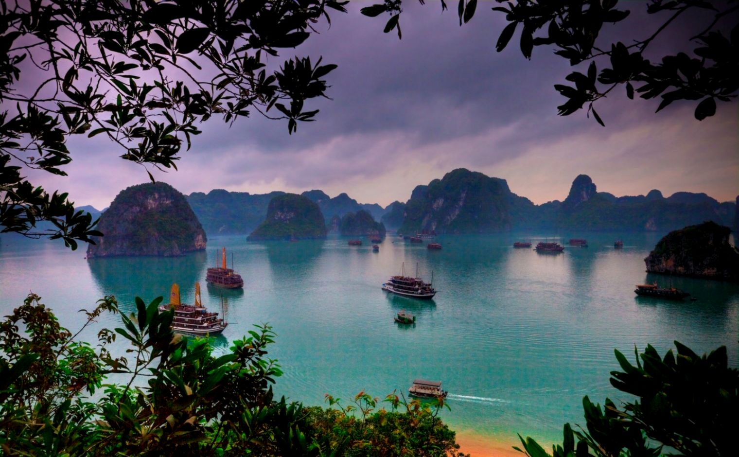 5D Vietnam Hanoi Plus Halong Bay ( Starting from Rp. 9.405.000 / pax )